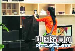 板材和其他材料的結(jié)合，成為板式家具設(shè)計(jì)的一個(gè)方向。
