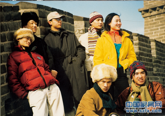 1999年，馬云與阿里巴巴創(chuàng)業(yè)團(tuán)隊(duì)在長(zhǎng)城。(高清圖集：馬云那些年)