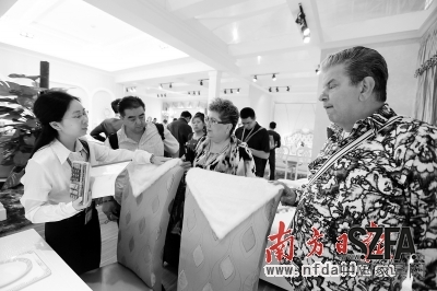 這些年，家具企業(yè)的日子越來越不好過了，很多企業(yè)清醒地意識(shí)到：不轉(zhuǎn)型必然是等死。 資料圖片