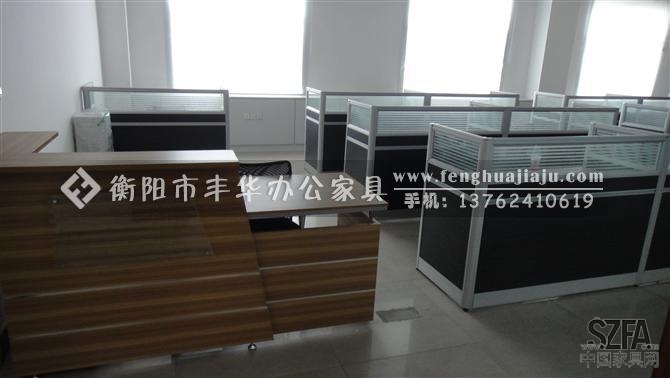 衡陽市豐華辦公家具，專業(yè)做各類辦公屏風(fēng)，辦公屏風(fēng)組合