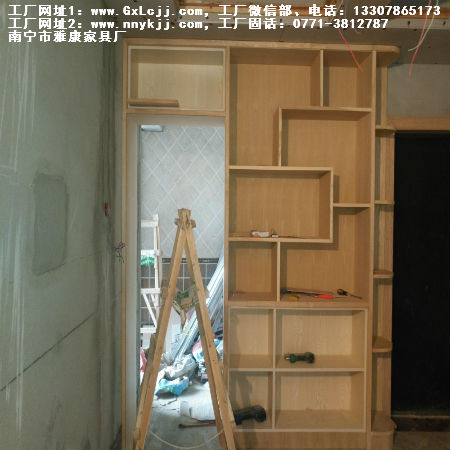 加層作小造型，雙層，也好看，相比，醒色白飾，整體展柜、儲(chǔ)柜、小小別致柜衣家具設(shè)計(jì)定制加工廠南寧中國的，不普通~