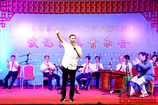 波記家具音樂(lè)會(huì)現(xiàn)場(chǎng)人聲鼎沸，熱鬧非凡