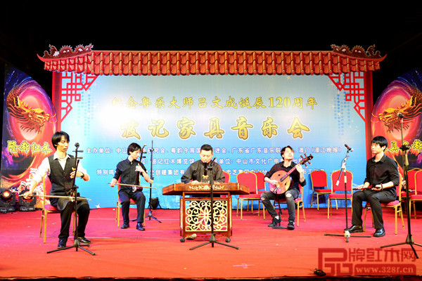 波記家具音樂(lè)會(huì)上，人們無(wú)不陶醉其中，流連忘返